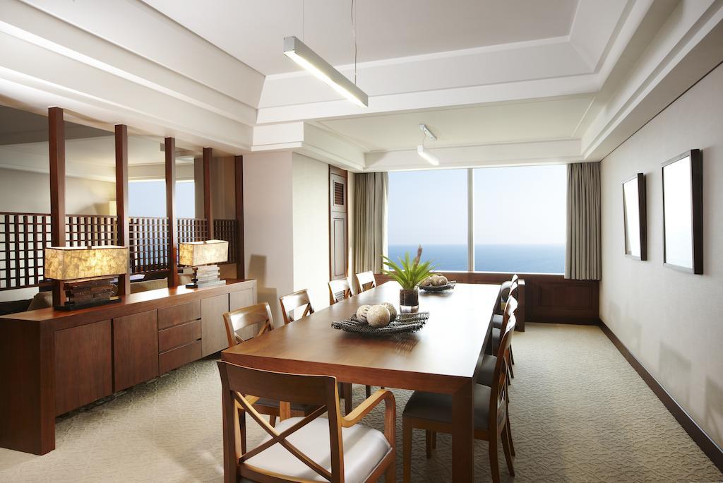 Haeundae Grand Hotel ปูซาน ภายนอก รูปภาพ A dining room
