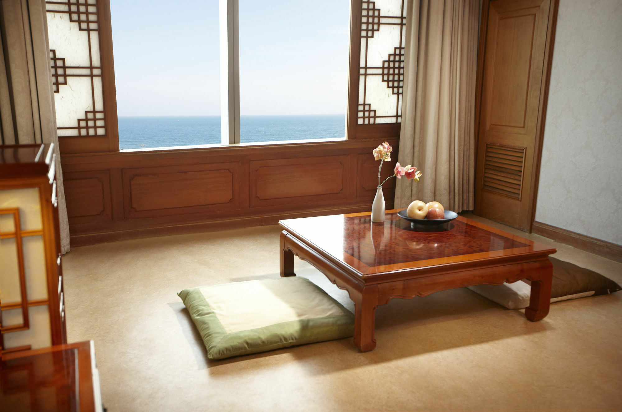 Haeundae Grand Hotel ปูซาน ภายนอก รูปภาพ A traditional Korean room