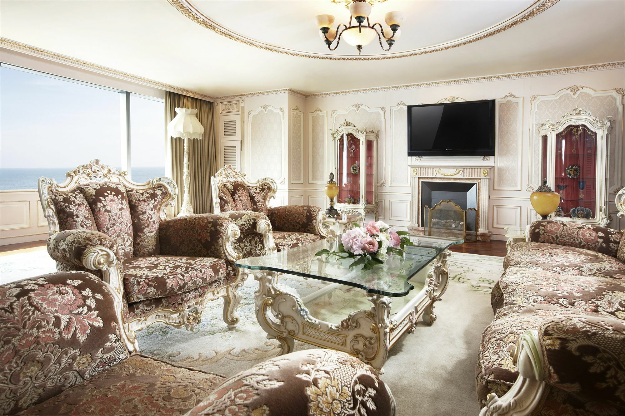 Haeundae Grand Hotel ปูซาน ภายนอก รูปภาพ A living room in the Presidential Suite