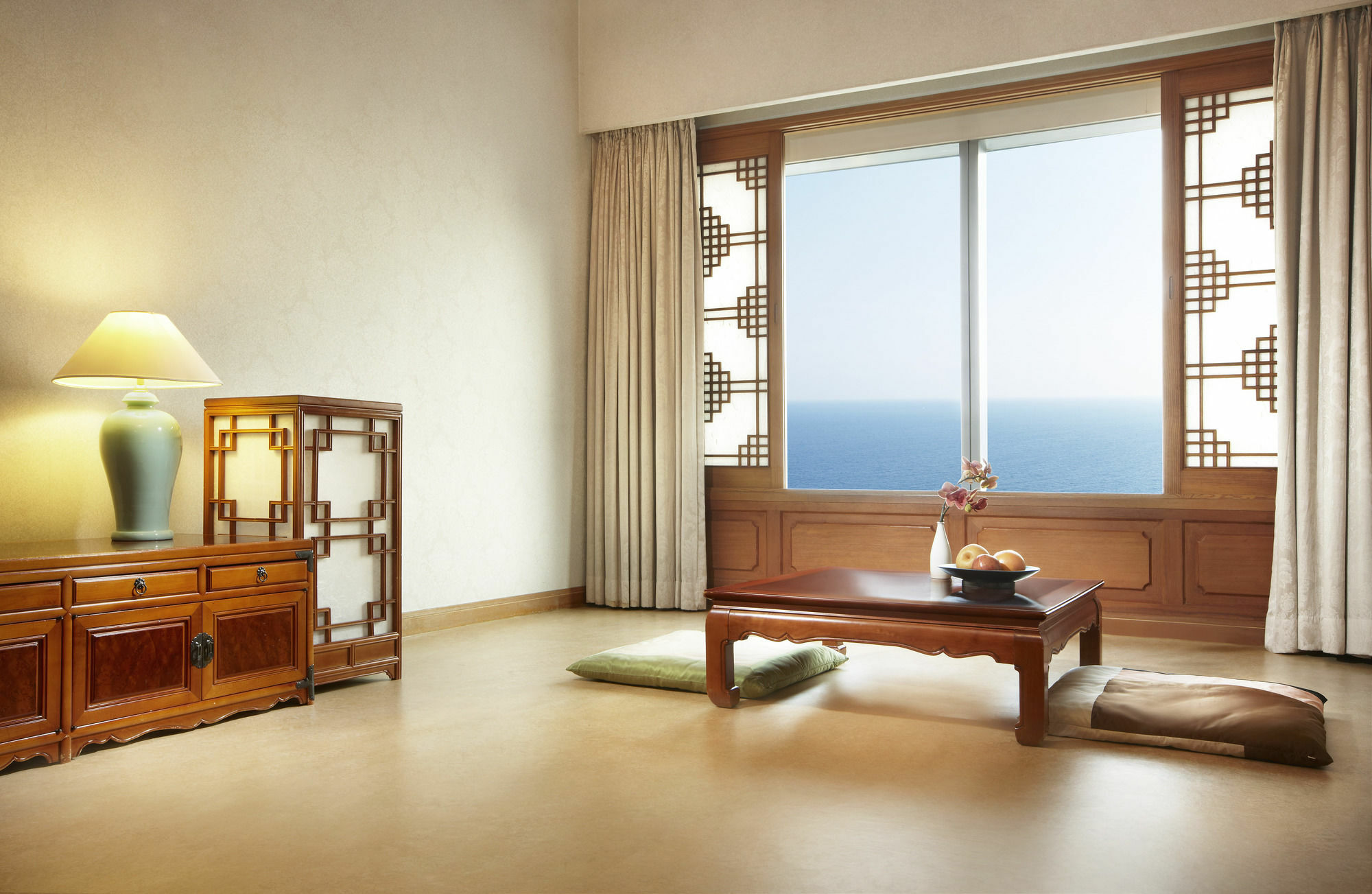 Haeundae Grand Hotel ปูซาน ภายนอก รูปภาพ A traditional Korean room