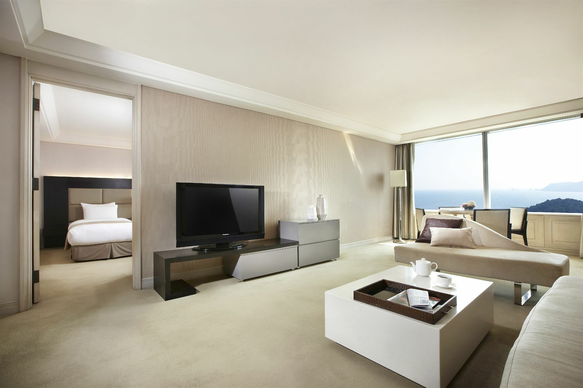 Haeundae Grand Hotel ปูซาน ภายนอก รูปภาพ A suite at The Landmark