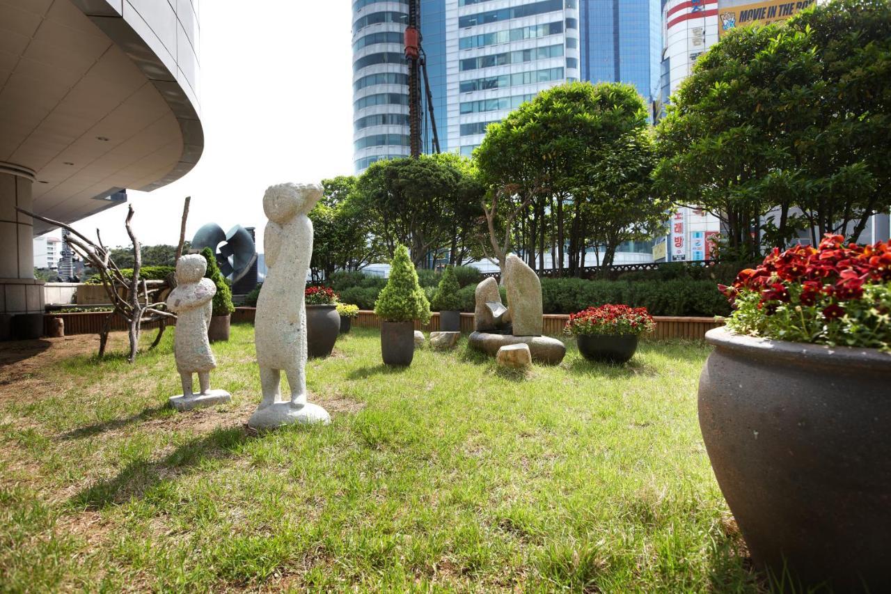 Haeundae Grand Hotel ปูซาน ภายนอก รูปภาพ Sculpture garden