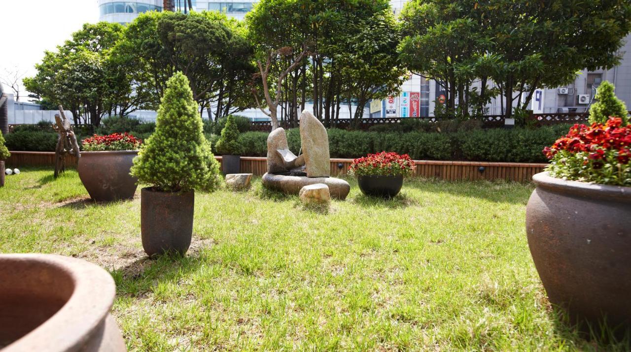 Haeundae Grand Hotel ปูซาน ภายนอก รูปภาพ The sculpture park